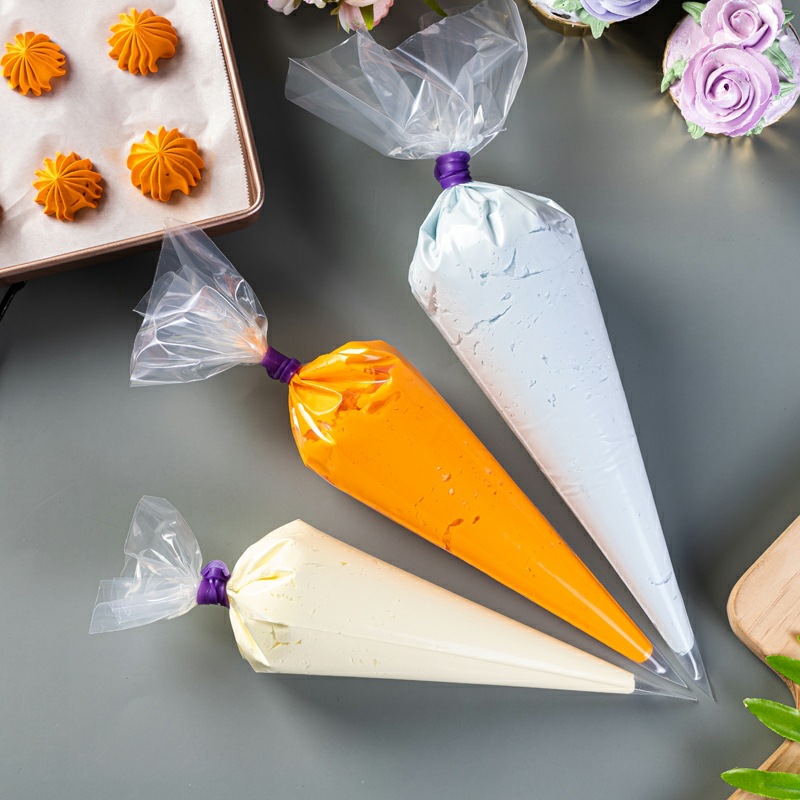 Piping Bag Disposable - 100個入り 厚手使い捨てパイピングバッグ、耐久性があり再利用可能 – 家庭ベーカーのための必須のケーキやデザートのデコレーションツール