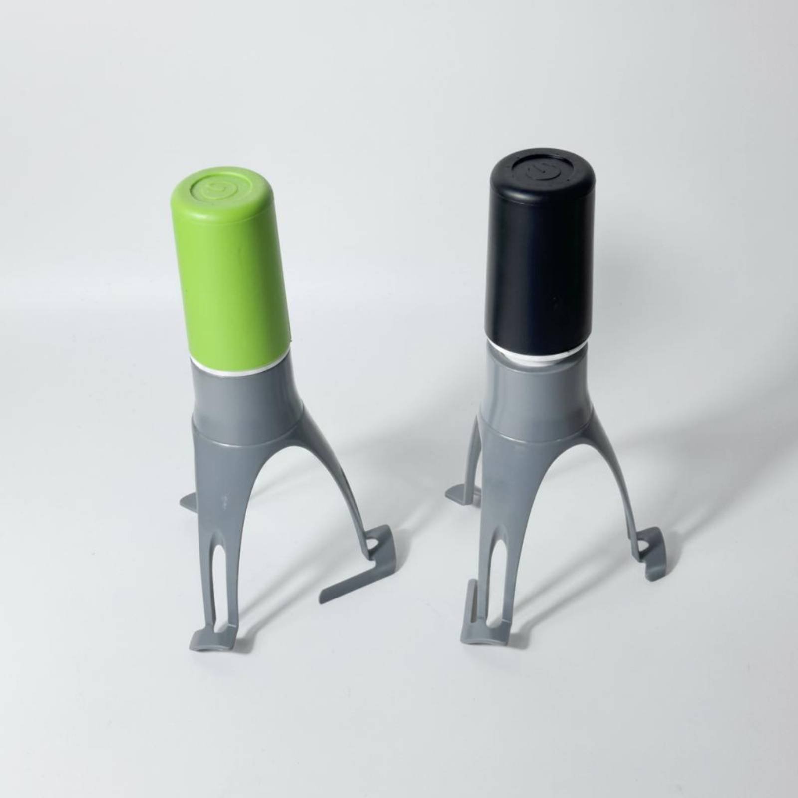 自動三角攪拌機 - ハンズフリー電動卵泡立て器＆キッチンミキ - Kitchen Baking Mixer のレビューと価格
